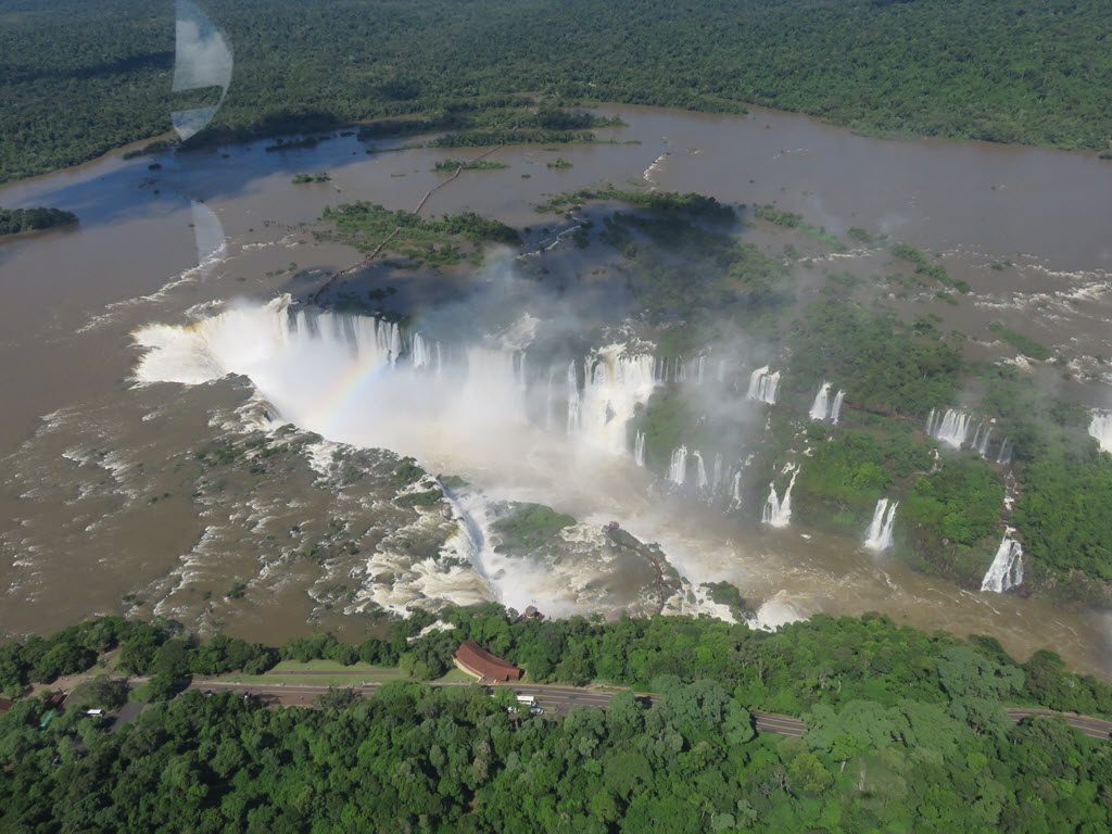 Las cataratas desde un helicóptero.