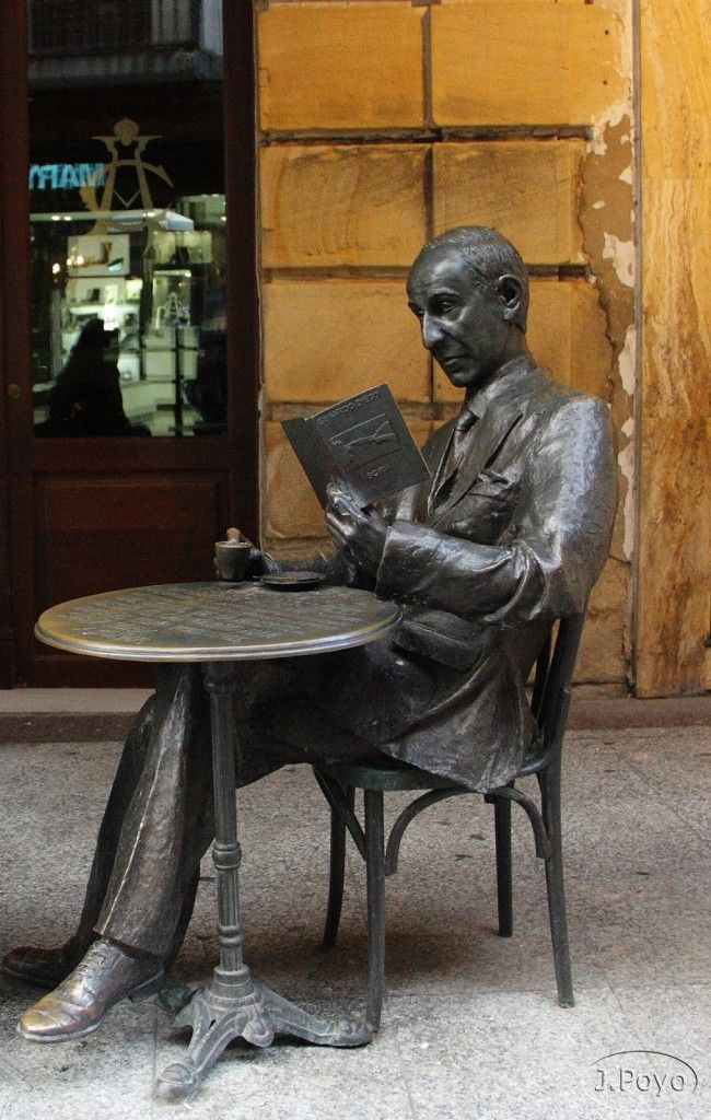 Estatua de Gerardo Diego en Soria