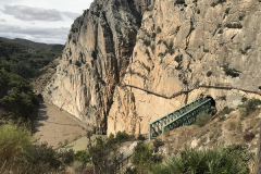 2021.10.03-Ardales-2-El-Caminito-del-rey-48-sobre-las-vias-del-tren